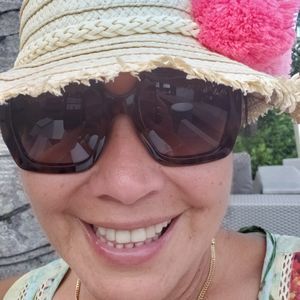 Meet your Posher, Ana maria